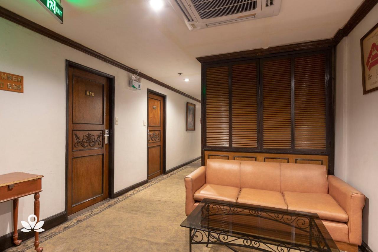 Zen Rooms Camelot Hotel Qc Quezon City Exterior photo