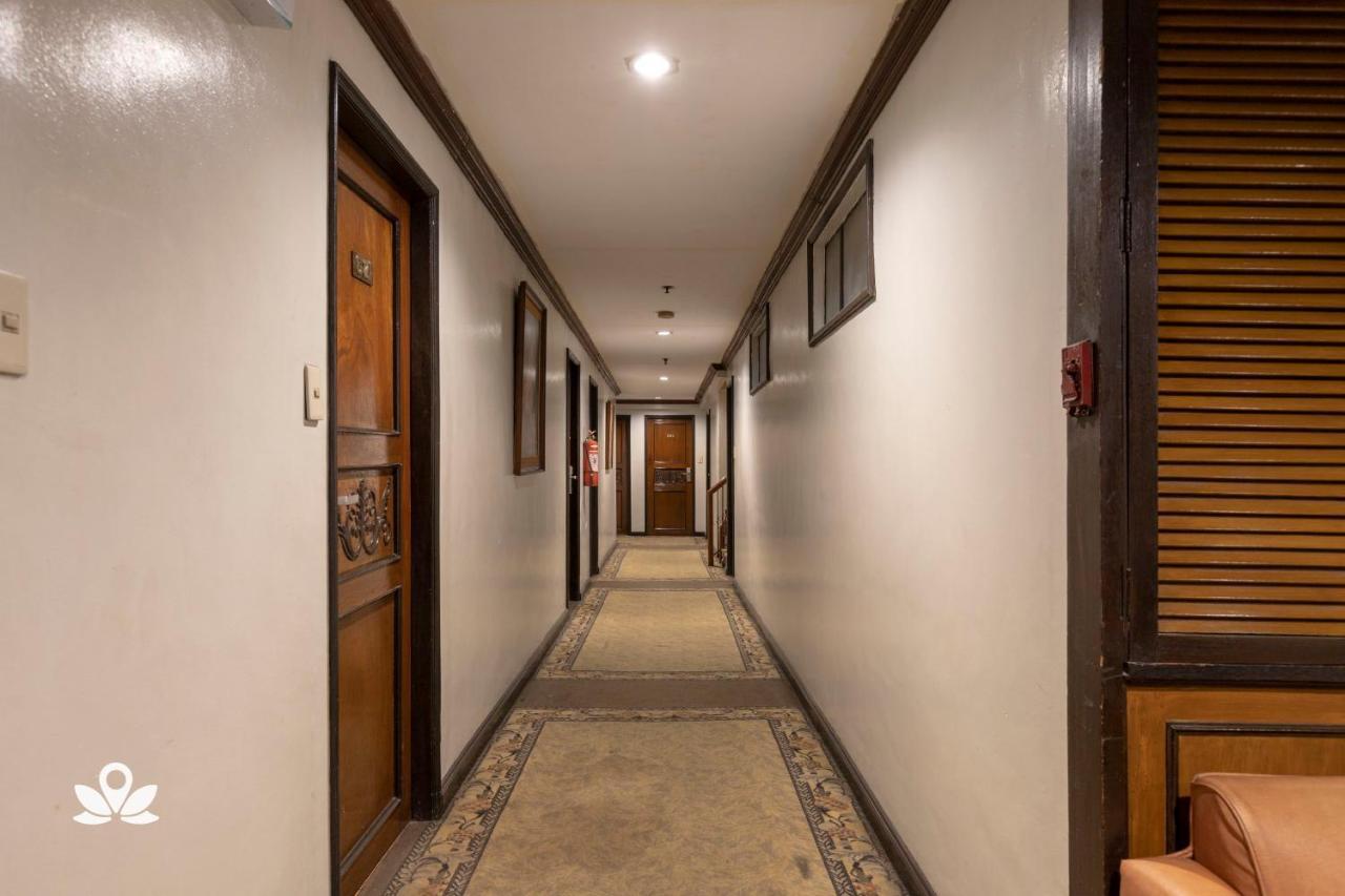 Zen Rooms Camelot Hotel Qc Quezon City Exterior photo